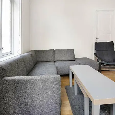 Modern And Beautiful Apt, Center, 4br 펜션